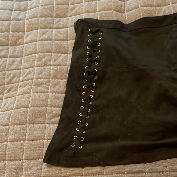 3X Black Faux Suede Skiry - Picture 4 of 7